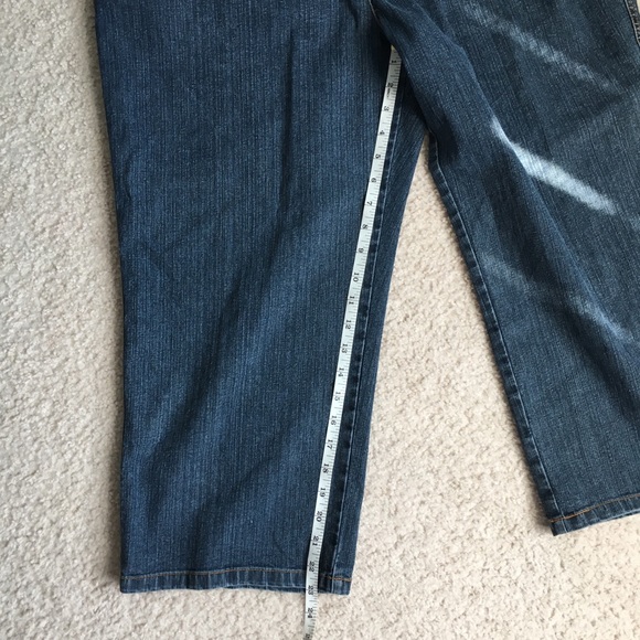 Chico’s Cropped Blue Jeans size 3 (XL) - Picture 4 of 9